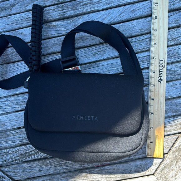 Athleta Revive convertible waistbag/clutch - Picture 9 of 9